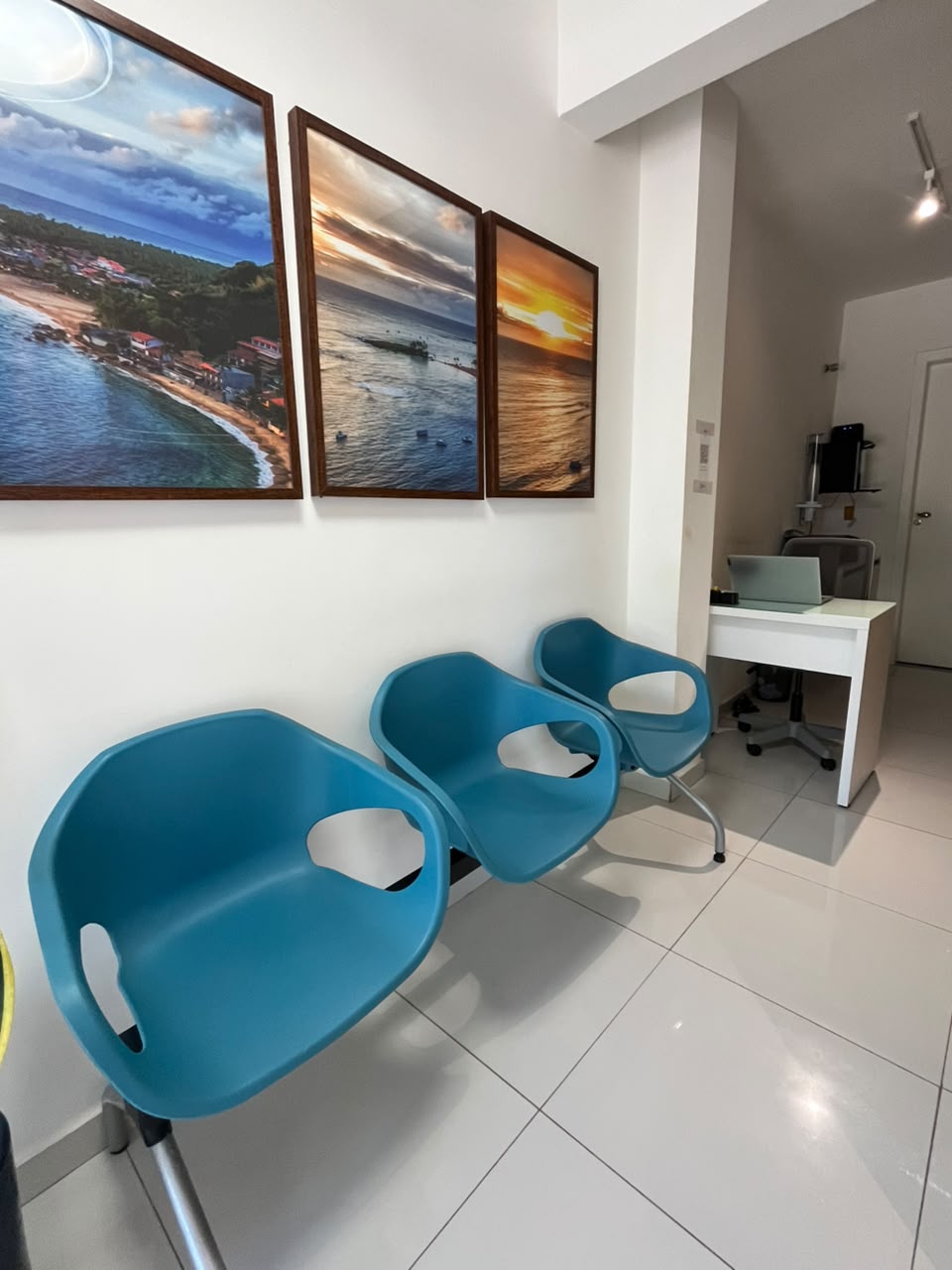 Cadeiras da sala de espera e recepção da Plusdent
